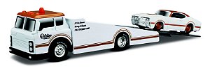 1:64 - RAMPTRUCK 1969 + OLDSMOBILE 442 - DESIGN ELITE TRANSPORT ASSORTMENT