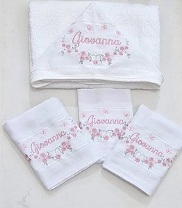 Kit Toalha com capuz e babetes - Floral com borboletas