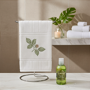 Kit Toalha bordada e gel de banho Chá Verde e Ervas