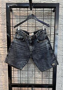 BERMUDA JEANS ESCURA DETALHES