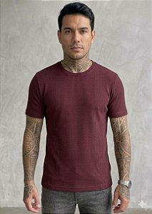 CAMISETA VISCOSE C/ ELASTANO TEXTURADA VINHO