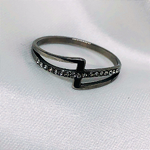 Anel Elegante Cravejado Prata. Cód.:0030P