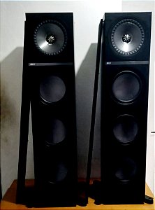 Par de caixas Kef Q900