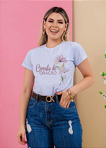Camiseta Baby Look Básica Soft - Círculo de oração ( Flor na Lateral)