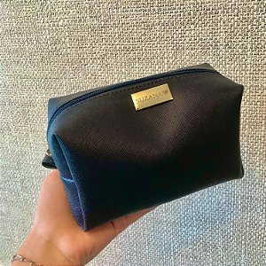 Necessaire Manu M azul marinho personalizada com ferragens douradas