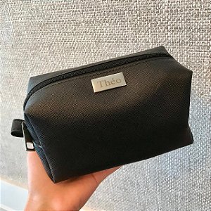 Necessaire Manu M Preto personalizada com ferragens pratas