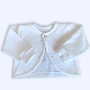 Bolero Bebê de Plush Branco com Pérola e Botão de Pressão