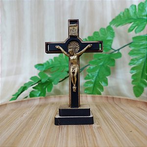 Crucifixo MDF 8cm com Pé e Medalha de São Bento