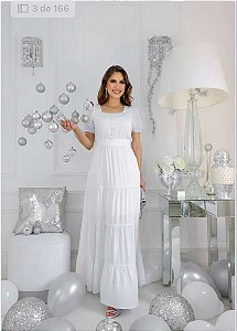 Vestido longo Branco com botões frontais com saia três marias e faixa na cintura