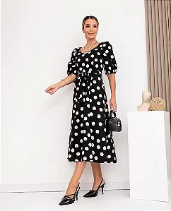 Vestido de bolinha com mangas bufantes