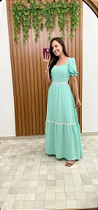 Vestido longo evasê com mangas bufantes e detalhes de renda e fita bordada na cintura