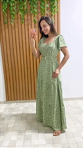 Vestido longo floral com decote quadrado e mangas borboletas