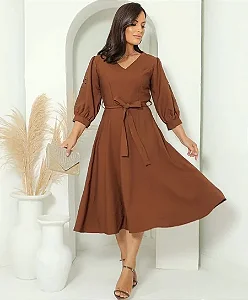 Vestido midi com mangas bufantes e cinto/faixa