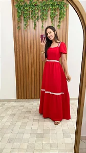 vestido longo com detalhes de renda