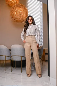 Camisa social com pregas ou uma camisa vitoriana/vintage