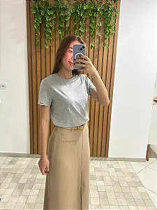 Blusa cinza com manga detalhada