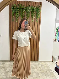 Blusa com aplicações em pedrarias