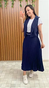 Conjunto de saia longa plissada e colete social