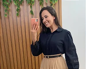 Camisa Preta Rendada e Bordada