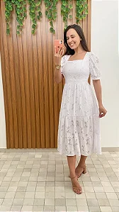 Vestido Midi branco em tule com mangas bufantes