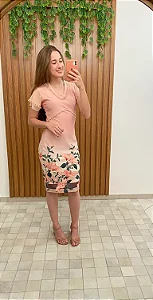 Vestido de corte reto, floral