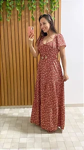 Vestido longo floral com decote coração e cinto