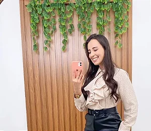 Camisa com amarração bege e bolinhas