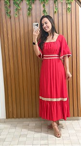 Vestido vermelho com mangas estilo borboleta