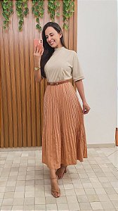 Saia plissada no tom caramelo