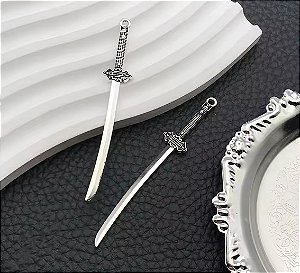 Pingente Miniatura Espada Katana Metal - 7cm - Venda por Unidade