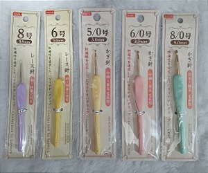 Agulha de Croche com cabo emborrachado DAISO - 9mm, 10mm, 20mm, 25mm, 30mm, 35mm, e 50mm