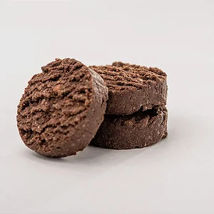 BISCOITO VEGANO DE CACAU COM CASTANHA DE CAJU