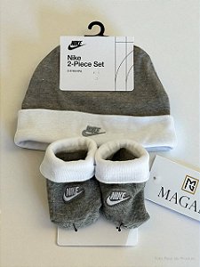 Kit com Touca e Par de Meias para Bebê, Tamanho 0-6 meses, Cinza e Branco, Nike