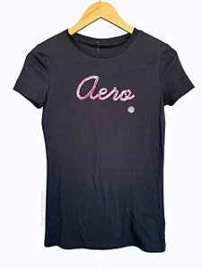 Camiseta Feminina com Estampa “Aero” Texturizada, Preta, Aeropostale
