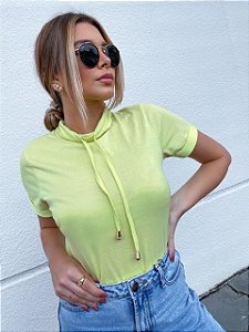 T-SHIRT LIZ COM GOLA E CADARÇO LEMON