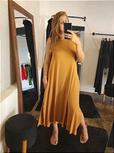 Vestido regata viscolycra c bolsos e fendas caramelo