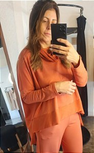 Blusa manga longa em moletinho telha