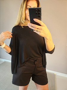Blusa ampla preta tecido podrinha