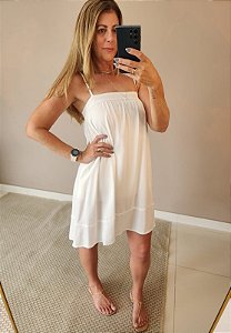 Vestido curto no viscolinho off white c alça regul