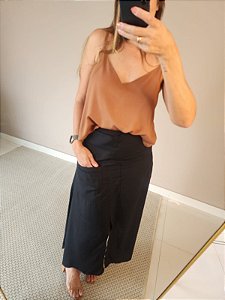 Saia midi no Viscolinho preto