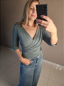 Blusa transpassada manga longa viscol verde