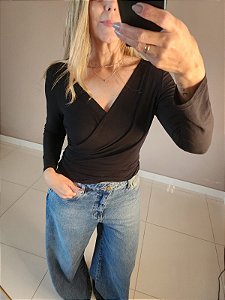 Blusa transpassada manga longa viscolycra preta