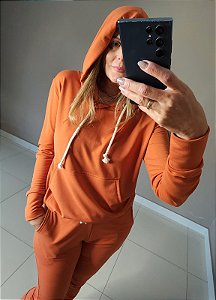 Blusa manga longa moletinho laranja com capuz