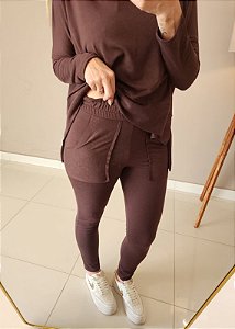 Calça clochard moletinho de viscose na cor marrom