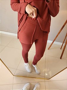 Calça clochard moletinho de viscose na cor terra