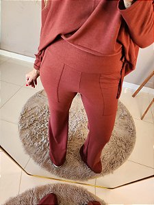 Calça flare no molet de viscose c bolsos terra