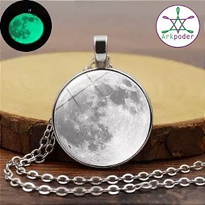Colar lua brilha no escuro