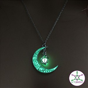 Meia lua brilha no escuro