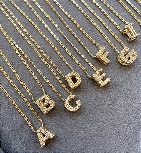Colar de letra dourado (escolha a letra)