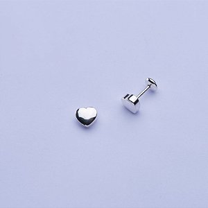 Brinco de coração liso tarraxa baby na prata